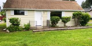 Newly Remodeled 3-bedroom 1 Bath, Spacious Home, All New Appliances and Flooring! Gallery 1