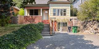 Pet friendly Adorable 4bed/2bath Single Family Home Gallery 1