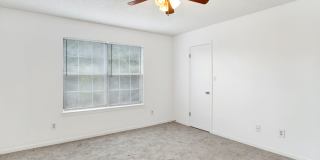 Spacious 2 Bed/2.5 Bath Townhome in POOL CONDO COMPLEX! Gallery 17