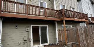 3 Story ~ 3 Bed/3 Bath Townhome in Parkview Village! Gallery 24