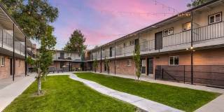 Acoma Square Gallery 40