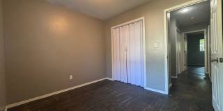 Beautiful 2 bedroom 1 bath 1 car garage Gallery 10