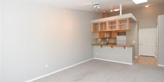 Top Floor 2bed/1.25bath Condo w/Secure Parking Gallery 5