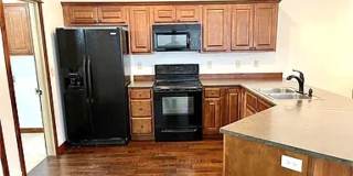 Beautiful 3 bedroom 2 1/2 bath townhouse in 4 Corners! Fenced backyard! Beautiful 3 bedroom 2 1/2 bath townhouse in 4 Corners! Fenced backyard! Gallery 11