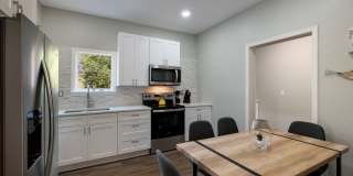 Prime Location! Beautifully Updated 3-Bedroom Duplex Near The Pearl & Downtown Gallery 7