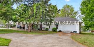 Charming 1 Bedroom Cottage-Style Home with Spacious Yard Charming 1 Bedroom Cottage-Style Home with Spacious Yard Gallery 3