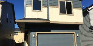 Beautiful Newer Built Home Central location! Gallery 1