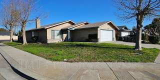 1402 Laguna Cir Gallery 1