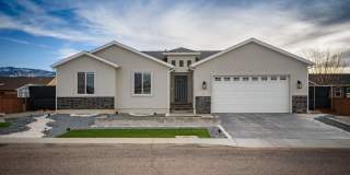 Beautiful Custom Home ! Gallery 1