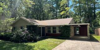 SPACIOUS HOME IN TRAVERSE CITY LOCATED NEAR NMC & EAST BAY Gallery 1