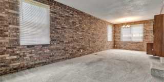 Fabulous 5 bedroom home walking distance to UofA! Gallery 3