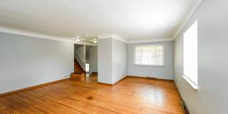 2512 Grosvenor Drive Gallery 6