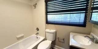 Upstairs 2BR/1BA Riverside Duplex Apartment Gallery 10