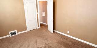 3-Bedroom House with 1-Car Attached Garage Gallery 13