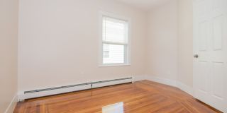 Beautiful and Spacious 4 bed2 bath Gallery 3