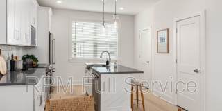 700 N Dupont Avenue Gallery 12