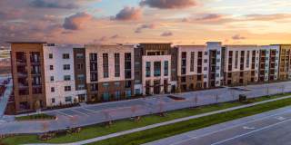 Aura Avant Gallery 33