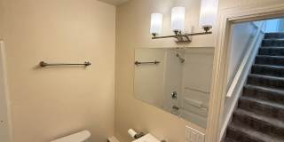 Updated 3-bedroom, 1 bath triplex in Springfield! Gallery 31
