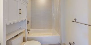Columbia Heights Bright & Sunny One Bedroom W/Washer/Dryer In Unit, Roof Top, Pets Welcomed! Gallery 14