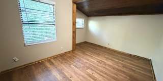 Upstairs 2BR/1BA Riverside Duplex Apartment Gallery 8
