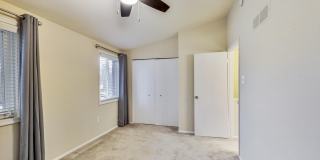 Updated 3+2.5 End Unit w/ 2 PARKING SPACES Gallery 18