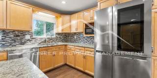 Beautiful Home with 2 Car Garage and Fenced Back Yard Gallery 16