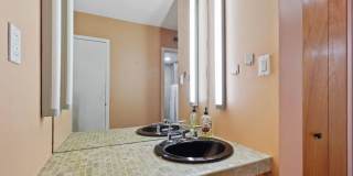 UNIQUE ONE BEDROOM AND DEN CONDO IS NOW AVAILABLE IN THE HIGHLY DESIREABLE PARKSIDE PLAZA CONDOMINIUM Gallery 18