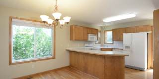 Beautiful 3 bedroom + Den, 2 Bathroom, 3 car garage single family home. MUST SEE! Gallery 12