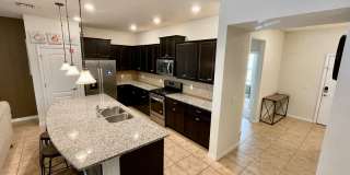 Spacious 5-Bed / 4.5-Bath Townhome w/ Private Pool & Sundeck in Gated Oakmont at Solterra Near Disney Gallery 7