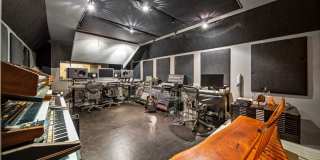 816 Seward St Gallery 1