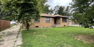 5015 Marinda St - 3 Bed/1.5 Bath in Robin Hill | Hardwood Floors, 2-Car Detached Garage, Large Yard Gallery 1