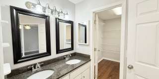 Spacious 3-Bedroom Home - Acre Lot Gallery 8
