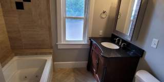 Beautiful 4 bedroom 2.5 house Gallery 5