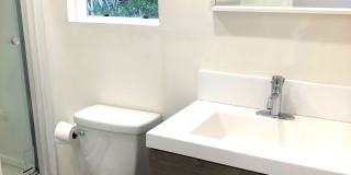 Tarzana- High End Compact Side House Studio Gallery 11