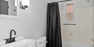 Stunning 3 bed, 2 bath home in East Hills available August 1! Gallery 13