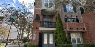 Gated Downtown Memphis Living in a Convenient Location. Pets are welcome with owner's approval. Gallery 1