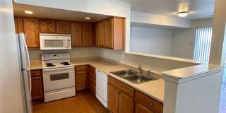 3 BEDROOM, 2.5 BATHROOM SOUTH PARK TWINHOME WITH ATTACHED 2 CAR GARAGE Gallery 3