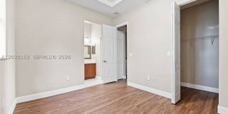 1049 NE 42nd Pl Gallery 21