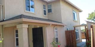Nice Unit in a Duplex.  Private Enclosed Yard, Gallery 1