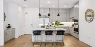 Luxury Single-Level Corner Residence with Wolf Kitchen & Private Garage Luxury Single-Level Corner Residence with Wolf Kitchen & Private Garage Gallery 4