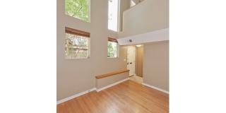 1033 West Wolfram Street, Rear Coach House Gallery 6