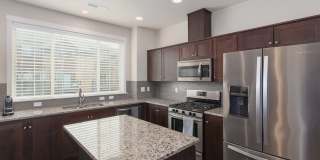 Spectacular 2 Bed | 2.5 Bath + Office/Den Townhome | Prime Hillsboro Location | Modern Living | Close to Everything Gallery 6