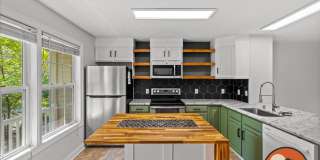Modern Townhome in Oak Tree Community Gallery 1
