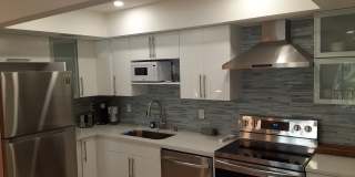 Seasonal-Beautifully renovated top floor 2/2 condo downtown Sarasota. Gallery 1