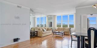 4747 Collins Ave Gallery 4