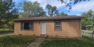 Pet Friendly Clean 2 bedroom with Large fenced yard Gallery 1