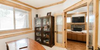 Live the ultimate Westside Bend lifestyle! Gallery 10