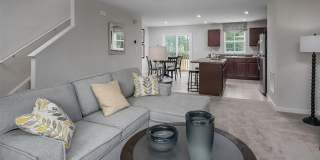 Room in 4 Bedroom Home at Bent Willow Dr Gallery 26