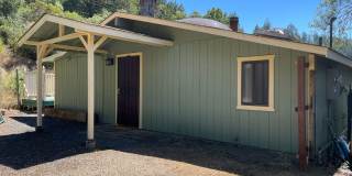 587 sq. ft. Private Hilltop Guest Cottage with Vineyard Views – Forestville Gallery 1