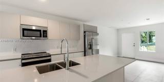 2561 NE 193rd Street 1103, Miami, FL 33180 Gallery 1